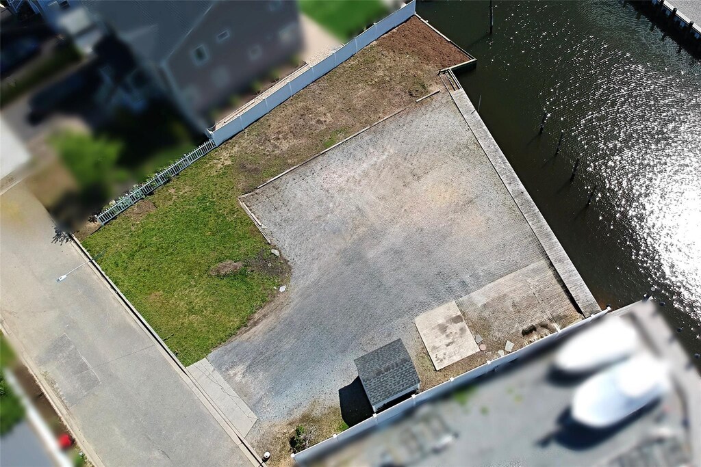 Ellsworth St, Seaford, NY 11783