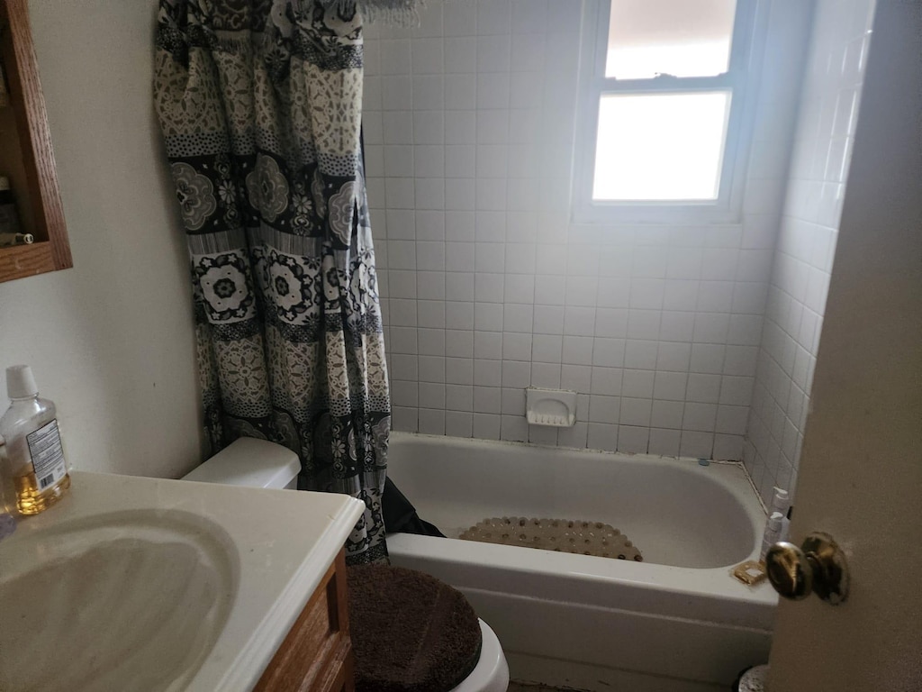 582 Hendrix St, Brooklyn, NY 11207 - full bathroom with toilet, vanity, and shower / bath combo