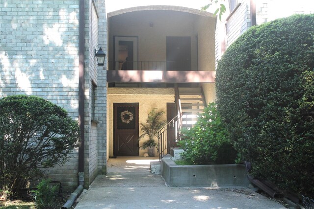 9 Secora Rd Unit K-7, Monsey, NY 10952 - property entrance with stucco siding
