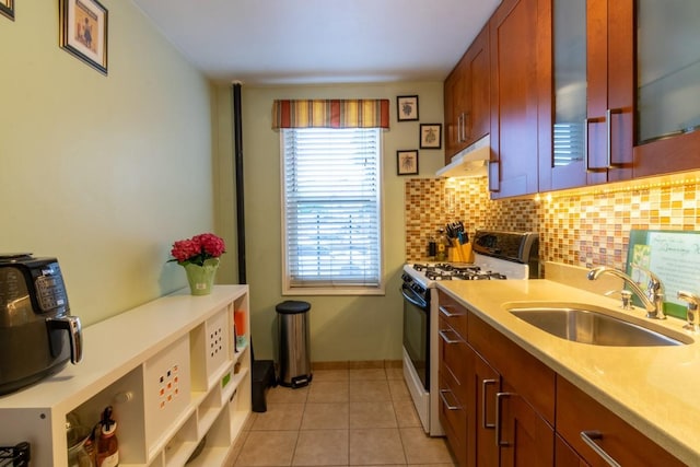 365 Bronx River Rd Unit 2M, Yonkers, NY 10704 - kitchen featuring range with gas cooktop, a sink, under cabinet range hood, light countertops, and tasteful backsplash
