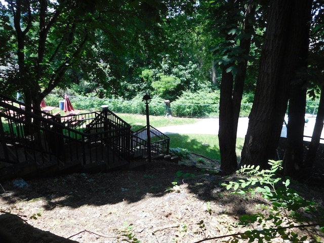 377 N Broadway Unit 601, Yonkers, NY 10701 - view of yard