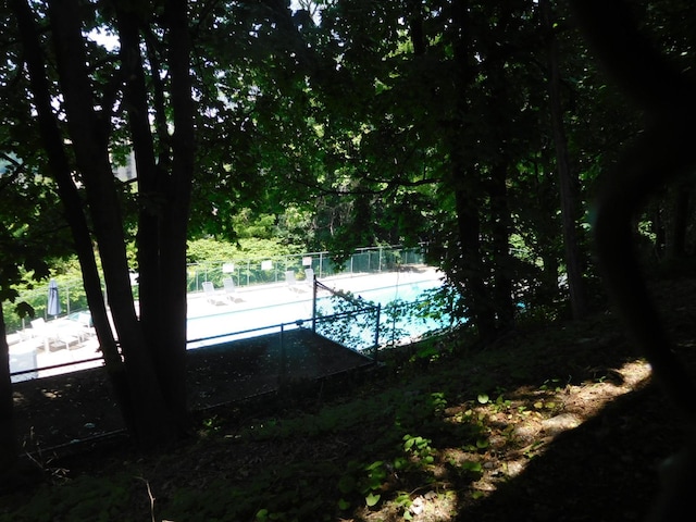 377 N Broadway Unit 601, Yonkers, NY 10701 - view of yard