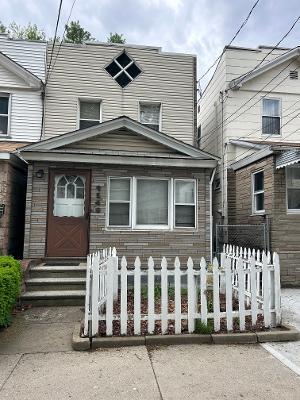 91-48 89th St, Woodhaven, NY 11421 - view of front facade featuring entry steps