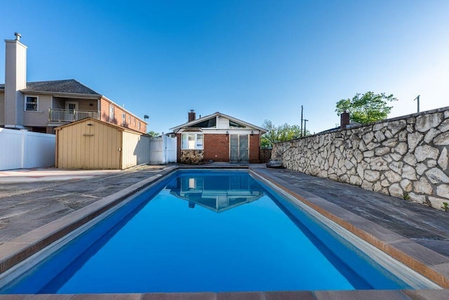 669 W Fingerboard Rd, Staten Island, NY 10305 - view of pool
