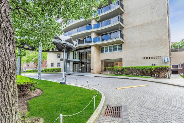 6636 Yellowstone Blvd # 6E, Forest Hills, NY 11375 - view of building exterior featuring uncovered parking