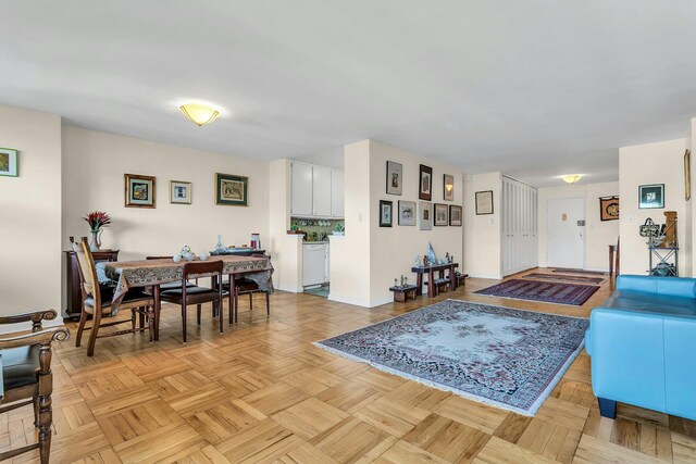 6636 Yellowstone Blvd # 6E, Forest Hills, NY 11375 - view of living area