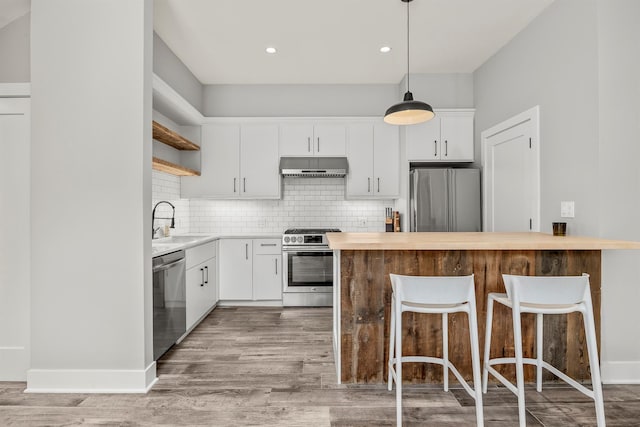 8 Lost Pond Ln, North Salem, NY 10560 - kitchen featuring stainless steel appliances, range hood, open shelves, backsplash, and a breakfast bar
