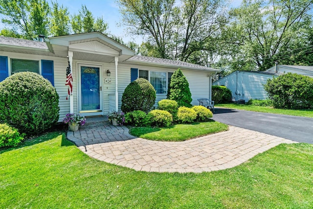 7 Lincoln Dr, Washingtonville, NY 10992 - view of front of home featuring a front lawn