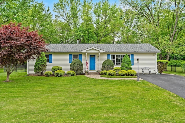 7 Lincoln Dr, Washingtonville, NY 10992 - view of front of home featuring a shingled roof and driveway