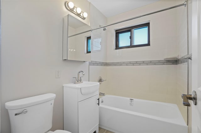 127 Beacon Hill Dr Unit F 13, Dobbs Ferry, NY 10522 - bathroom featuring toilet, vanity, and washtub / shower combination