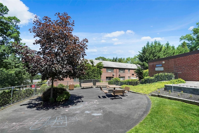 127 Beacon Hill Dr Unit F 13, Dobbs Ferry, NY 10522 - surrounding community with a vegetable garden