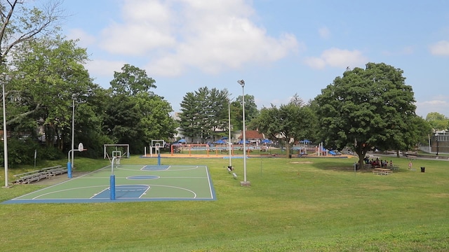 127 Beacon Hill Dr Unit F 13, Dobbs Ferry, NY 10522 - view of home's community with community basketball court and a lawn