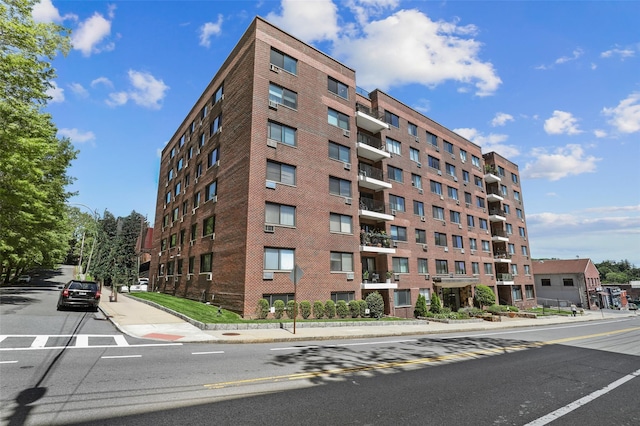 25 Lake St Unit 7K & 7L, White Plains, NY 10603 - view of apartment building / complex