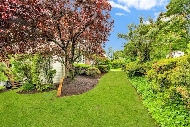 13 Romar Ave, White Plains, NY 10605 - view of grassy yard