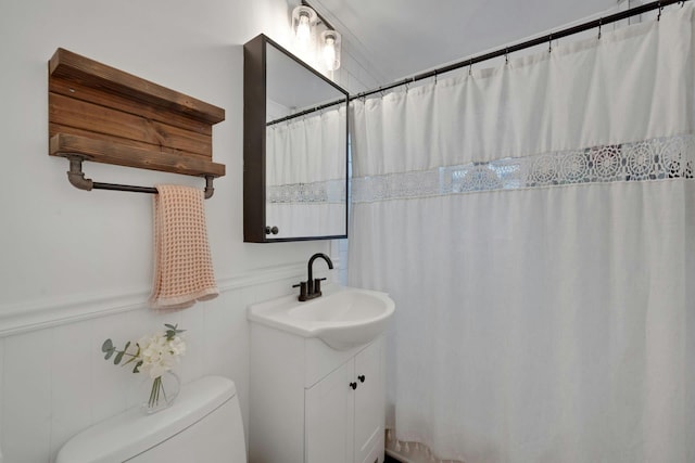 1 Vincent Rd Unit 2B, Bronxville, NY 10708 - full bath with vanity, toilet, wainscoting, and a shower with curtain