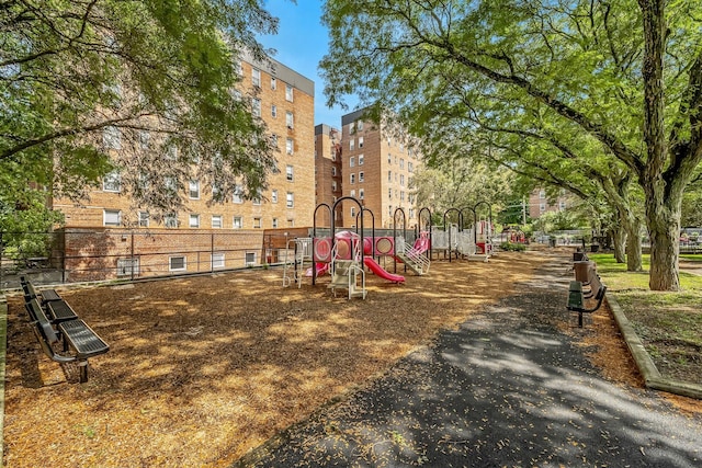 1 Vincent Rd Unit 2B, Bronxville, NY 10708 - view of home's community
