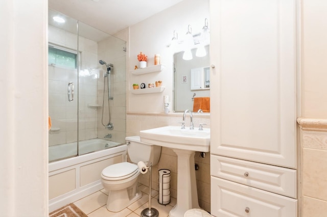 18 Norwood Pl, Nanuet, NY 10954 - full bath featuring toilet, shower / bath combination with glass door, tile walls, tile patterned flooring, and wainscoting