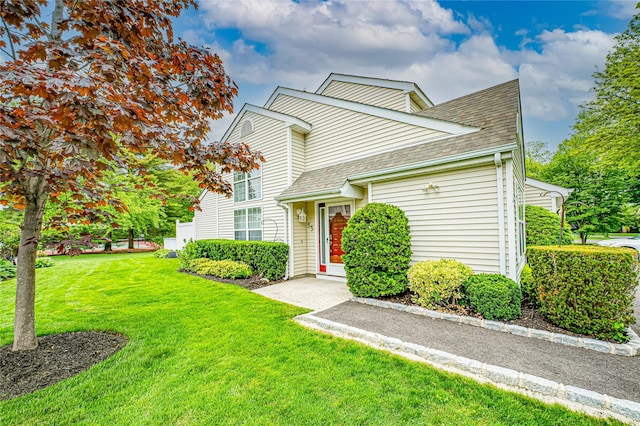 53 Mystic Cir, Bay Shore, NY 11706 - traditional home with a front yard and a shingled roof
