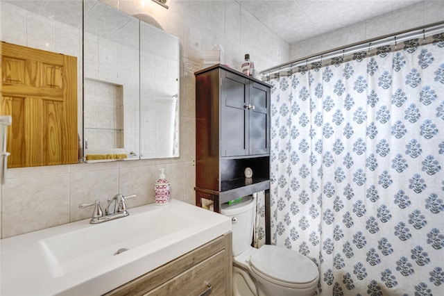 1547 Lincoln Blvd, Bay Shore, NY 11706 - full bathroom featuring vanity, toilet, curtained shower, and tile walls