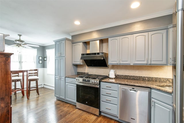6 Willow Dr, Massapequa Park, NY 11762 - kitchen featuring stainless steel appliances, gray cabinetry, ceiling fan, crown molding, and wall chimney exhaust hood