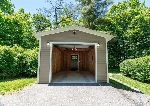 6 Knolls Rd, Poughkeepsie, NY 12601 - view of detached garage