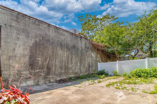 151 Noll St, Brooklyn, NY 11206 - view of yard with a patio area