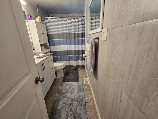 2905 Heather Ave, Medford, NY 11763 - full bathroom featuring toilet, vanity, curtained shower, and tile patterned floors