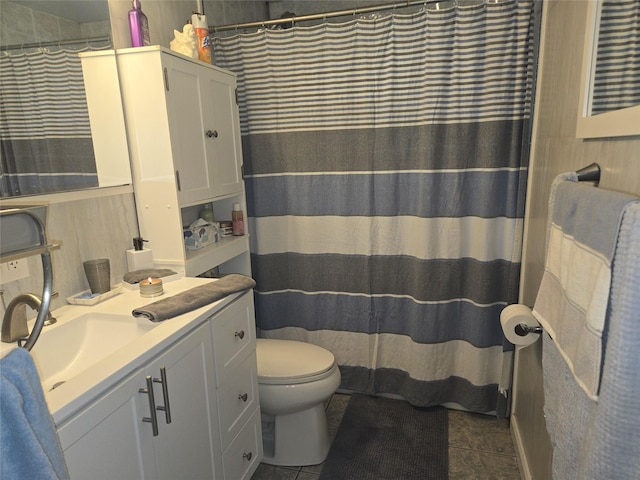 2905 Heather Ave, Medford, NY 11763 - full bath featuring vanity, toilet, and curtained shower