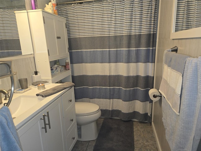 2905 Heather Ave, Medford, NY 11763 - bathroom featuring vanity, toilet, and a shower with curtain