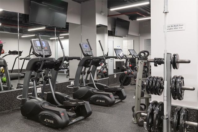 250 E 49th St Unit 5F, New York Manhattan, NY 10017 - view of gym