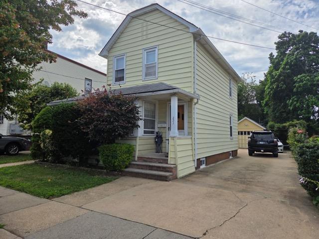 221 Lincoln Ave, Mineola, NY 11501 - photo 9