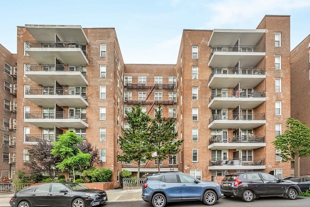 67-50 Thornton Pl Unit 3K, Forest Hills, NY 11375 - photo 1