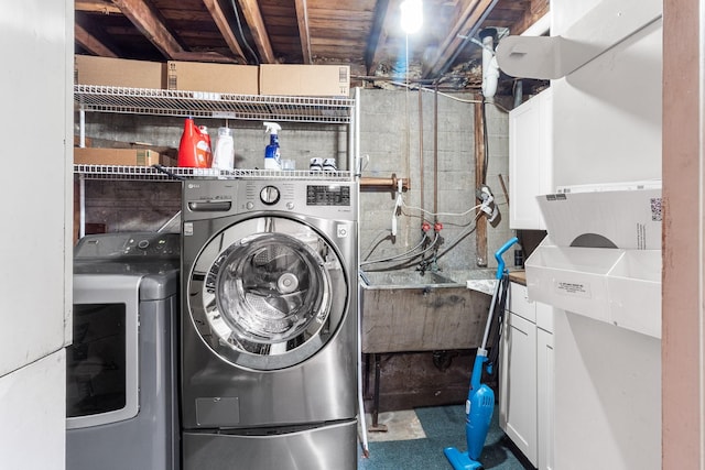 6 Cinque Dr, Farmingdale, NY 11735 - laundry room featuring independent washer and dryer