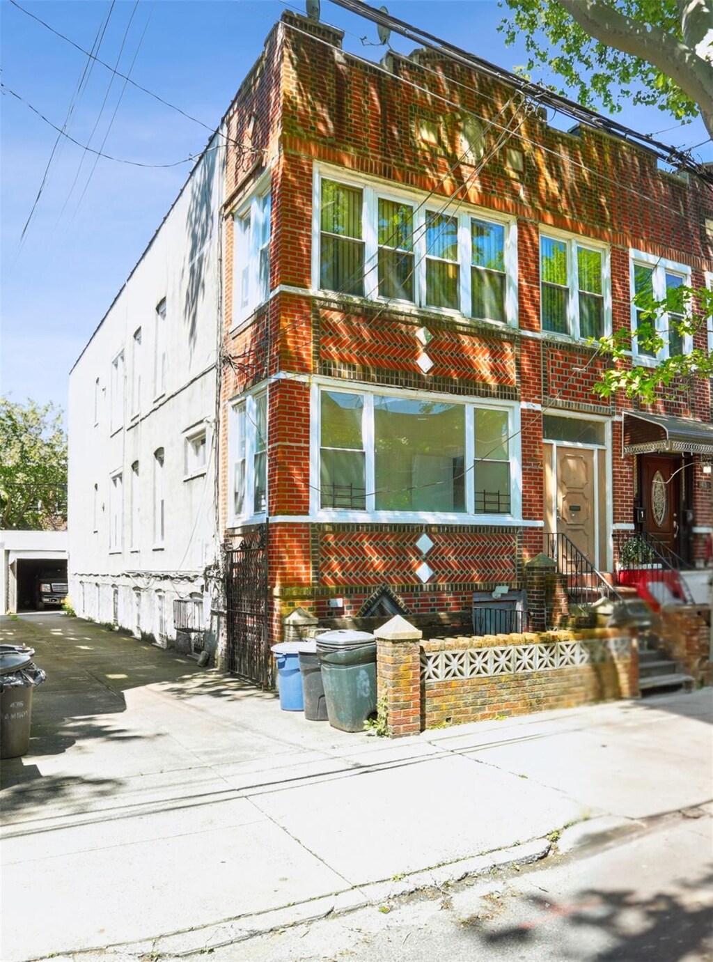 432 Amboy St, Brooklyn, NY 11212 - view of front facade with brick siding
