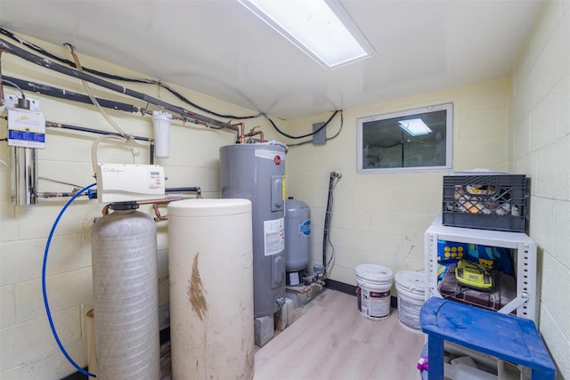 7 Crestwood Trl, Monroe, NY 10950 - utility room with water heater