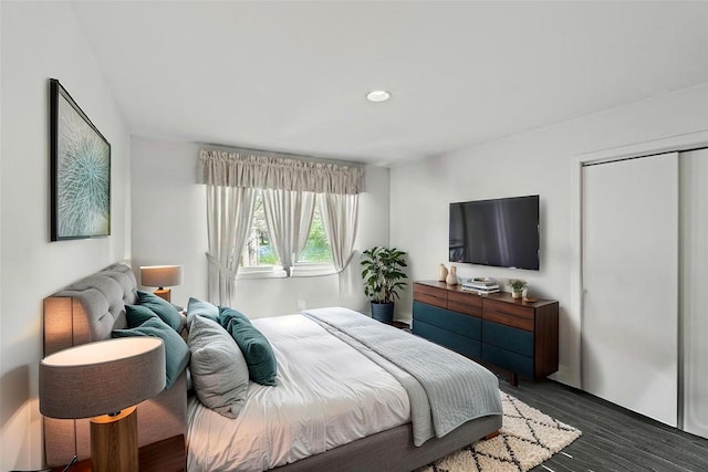 15 Elizabeth Ln, Quogue, NY 11959 - bedroom with dark wood finished floors, recessed lighting, and a closet