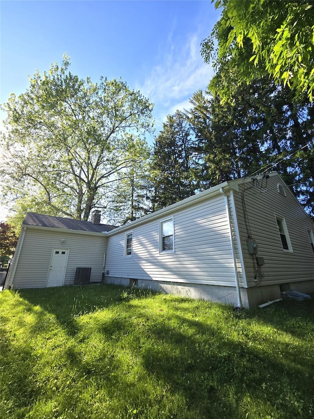 31 Whittier Blvd, Poughkeepsie, NY 12603 - rear view of property featuring a yard