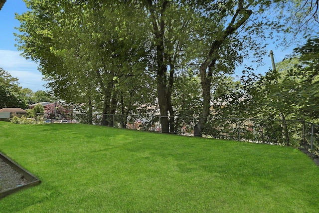 53 Prior Pl, Yonkers, NY 10710 - view of yard