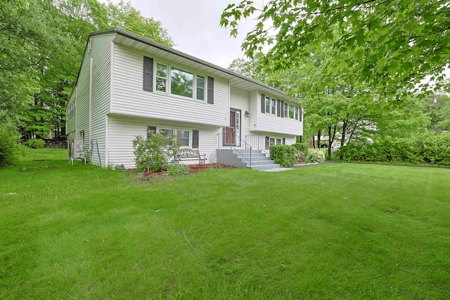 10 Cregan Pl, Monroe, NY 10950 - split foyer home featuring a front yard