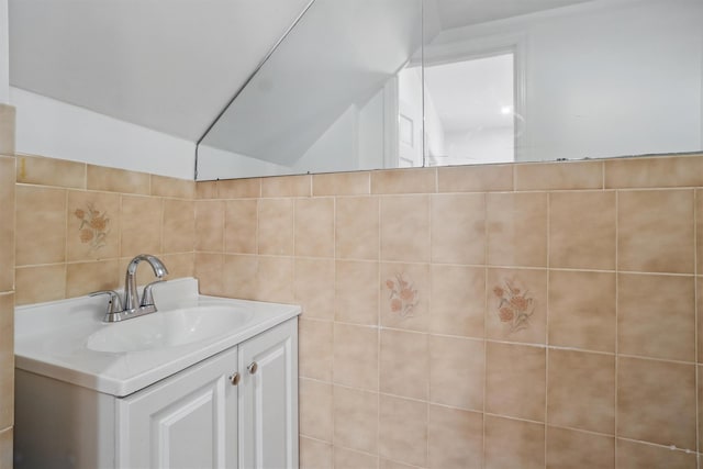419 S 7th Ave, Mount Vernon, NY 10550 - bathroom with vanity