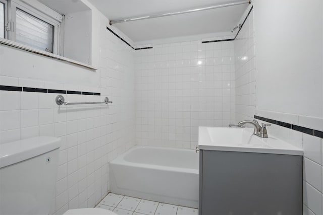 419 S 7th Ave, Mount Vernon, NY 10550 - bathroom with tile walls, toilet, vanity, and shower / washtub combination