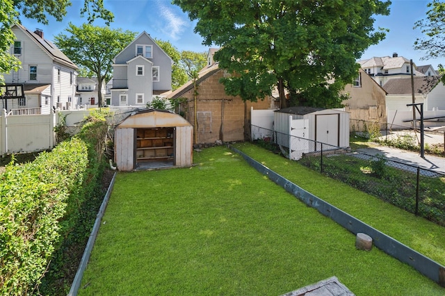 419 S 7th Ave, Mount Vernon, NY 10550 - view of yard with a residential view