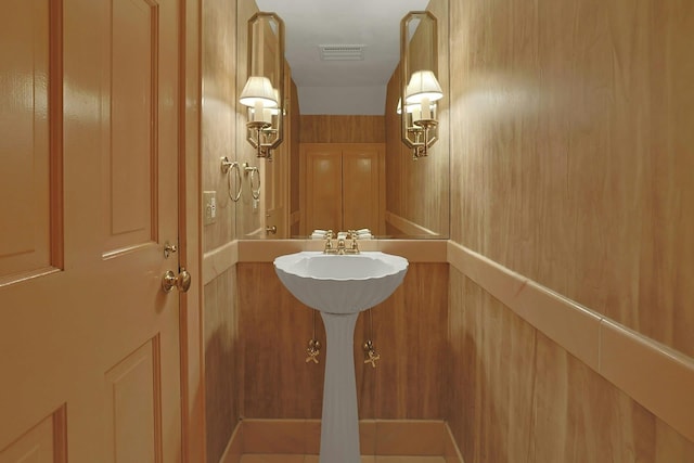 106 Garden Rd, Scarsdale, NY 10583 - view of half bathroom