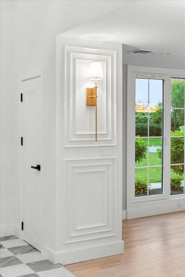 14 Kennedy Ln, West Islip, NY 11795 - detailed view of baseboards