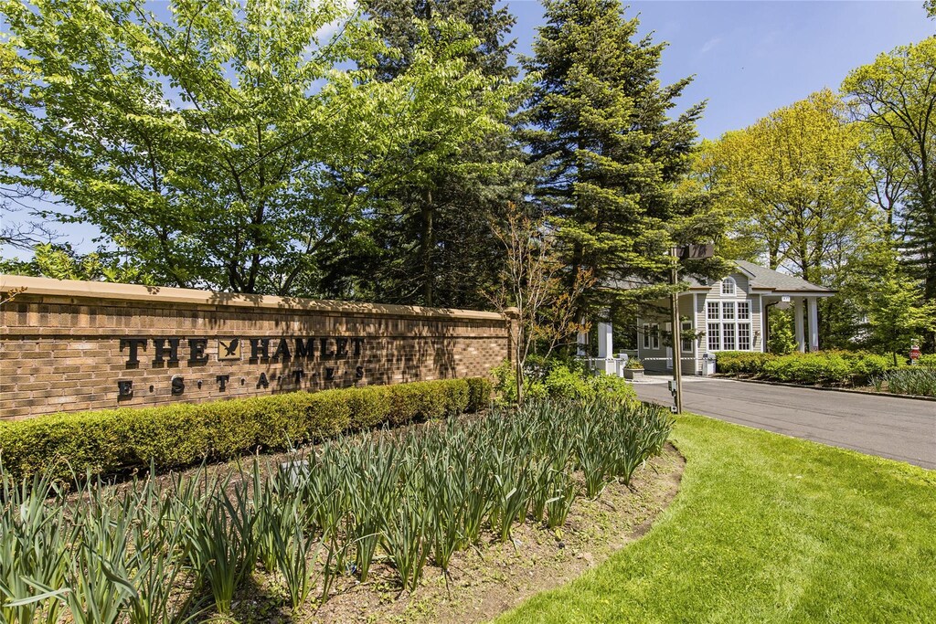 4 Aldgate Dr W, Manhasset, NY 11030 - view of community / neighborhood sign