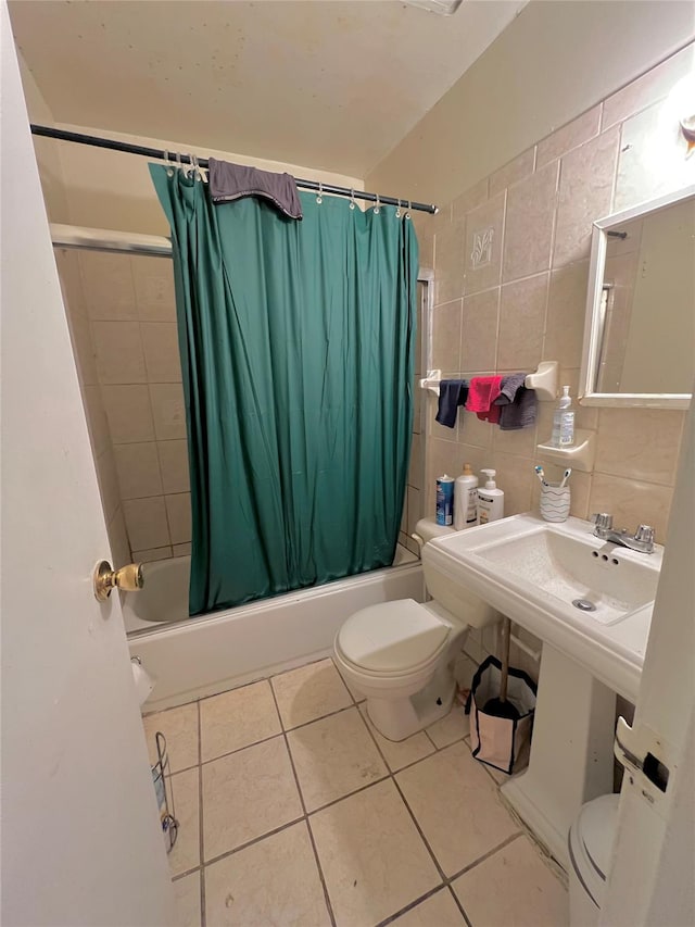 620 E 182nd St, Bronx, NY 10457 - full bath featuring toilet, shower / bath combination with curtain, tile patterned floors, and tile walls