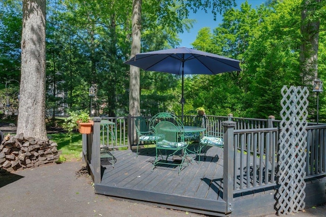 3 Reigate Pl, Suffern, NY 10901 - deck featuring outdoor dining space