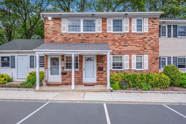 568 Village Dr Unit 568, Hauppauge, NY 11788 - photo 2
