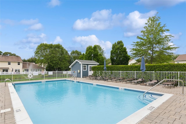 32 Blueberry Cmn, Riverhead, NY 11901 - community pool with a patio area
