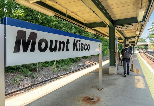 210 Seven Bridges Rd Unit A, Mount Kisco, NY 10549 - view of community sign